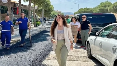 Çeşme Belediyesi Fen İşleri Müdürlüğü, ilçenin dört bir yanında yol bakım, onarım ve yenileme çalışmalarına hız kesmeden devam ediyor