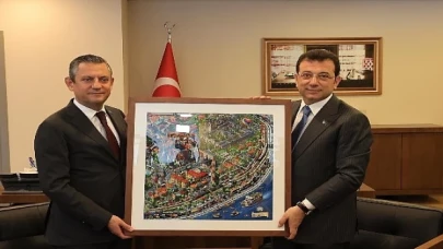 CHP Genel Başkanı Özgür Özel, üçüncü kez İBB Başkanı seçilen Ekrem İmamoğlu’na tebrik ziyaretinde bulundu