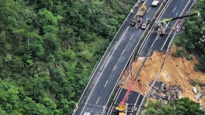 Çin'de otoyol çöktü: Çukura düşen 24 kişi öldü, 30 yaralı