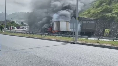 Düzce - Akçakoca yolunda tır alev aldı