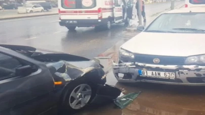 Düzce’de 3 aracın karıştığı kazada 4 kişi yaralandı