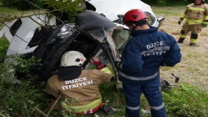 Düzce’de hakimiyeti kaybederek yoldan çıktı! 3 yaralı