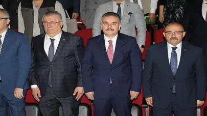Edremit Belediye Başkanı Mehmet Ertaş, Balıkesir Valisi İsmail Ustaoğlu’nun katılımıyla düzenlenen Edremit Muhtarlar Buluşması’na katıldı