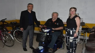 Edremit Belediyesi kentte yaşayan vatandaşlara yardım eli uzamaya, ihtiyaç sahiplerinin yanında olmaya devam ediyor