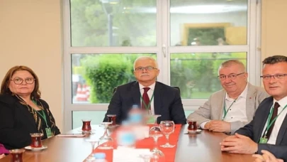 Ege ve Marmara Çevreci Belediyeler Birliği’nin yeni döneminde ilk encümen toplantısı Başkan Ali Kemal Deveciler liderliğinde gerçekleşti