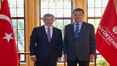 Gelecek Partisi Genel Başkanı Ahmet Davutoğlu, ikinci dönem aynı göreve seçilen İBB Başkanı Ekrem İmamoğlu’na tebrik ziyaretinde bulundu