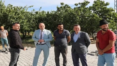 Geyve Belediye Başkanı Selçuk Yıldız, Geyve ilçesi İnciksuyu ve Gazi Süleyman Paşa Mahallelerinde yol yapım çalışmalarını yerinde inceledi