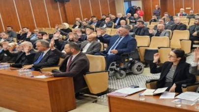 Gölcük Belediyesi engelleri kaldırıyor