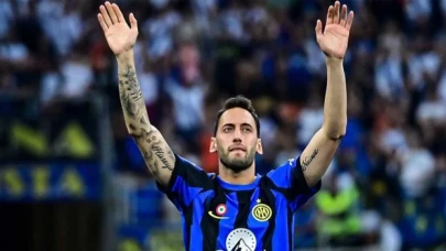 Hakan Çalhanoğlu, Serie A'da sezonun en iyi orta saha oyuncusu seçildi