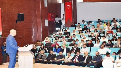 Harran Üniversitesinde Eczacılık Fakültesi Öğrencileri Beyaz Önlüklerini Giydi
