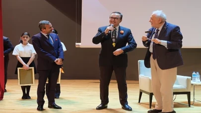 İrfan Değirmenci’nin Moderatörlüğünde Prof. Dr. İlber Ortaylı, LÖSEV’de Tarihe Yolculuk “Cumhuriyetin 100. Yılı Söyleşisi”