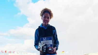 İspanya'da düzenlenen yarışta Türk milli atlet Buse Savaşkan birinci oldu