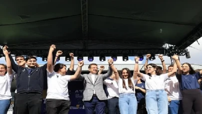 İstanbul Büyükşehir Belediye Başkanı Ekrem İmamoğlu, İBB Ders Atölyeleri ve Teknoloji Atölyeleri Mezuniyet Şöleni’ne katıldı
