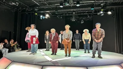 İstanbul Büyükşehir Belediyesi Şehir Tiyatroları, “Sivrisinekler” adlı oyununu 11. Frankfurt Türk Tiyatro Festivali kapsamında Frankfurt seyircisiyle buluşturdu