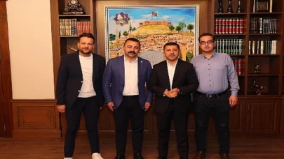 İYİ Parti Kırşehir İl Başkanı Zafer Satılmış’tan Nevşehir Belediye Başkanı seçilen Rasim Arı’yı ziyaret ederek tebrik etti