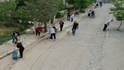 İzmir Güzelbahçe’de imece temizlik