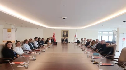 İzmir’de eğitimcilere dezenformasyon ve yeni medyanın önemi anlatıldı