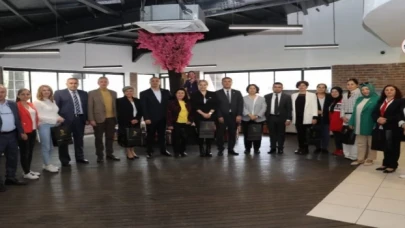 İzmit’te Anneler Günü’nde kadın muhtarlar unutulmadı