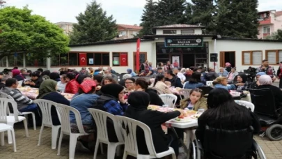 İzmit’te engelli bireyler ve aileleriyle kahvaltıda buluştu