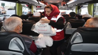 İzmit’te hacı adayları hediyelerle uğurlandı