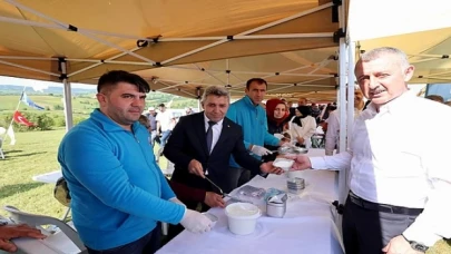 Kandıra Belediye Başkanı Erol Ölmez, Kocaeli Büyükşehir Belediyesi tarafından, Kandıra Sarışeyh Mahallesinde düzenlenen Çiftçi Şenliğine katıldı