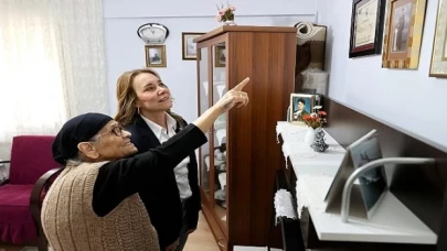 Konak Belediye Başkanı Nilüfer Çınarlı Mutlu’dan Anneler Günü’nde şehit annesine anlamlı ziyaret