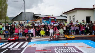 Köy okulu miniklerine trafik eğitimi