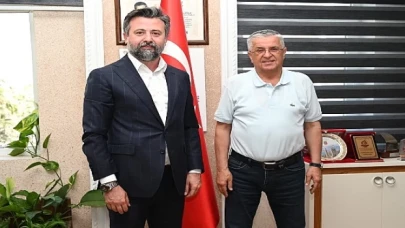 MHP Muratpaşa İlçe Başkanı Sadullah Güneş, Kemer Belediye Başkanı Necati Topaloğlu’nu makamında ziyaret etti