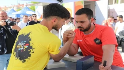 Muğla Büyükşehir Belediye Başkanı Ahmet Aras’ın yerel seçimler öncesi vaatlerinden biri olan Gençlik Festivali 15 Mayıs’ta başladı