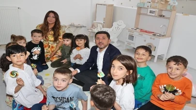 Nevşehir Belediye Başkanı Rasim Arı, çocuklar için özel olarak tasarlanan bir kafeterya ve eğlence merkezinin açılışını gerçekleştirdi