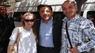 Nevşehir Belediye Başkanı Rasim Arı, Nar Caddesi üzerinde işyerleri bulunan esnafları ziyaret etti