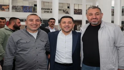 Nevşehir Belediye Başkanı Rasim Arı, Nevşehir Kapalı Pazaryeri’nde esnaflarla birlikte kahvaltı yaptı