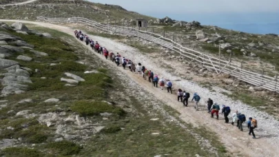 Osmangazili dağcılar 19 Mayıs’ı Uludağ zirvede kutladı