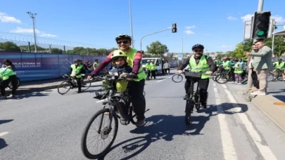 Pedallar eş zamanlı çevrildi