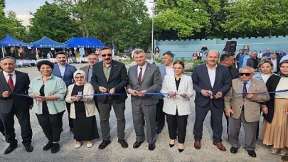 Rengarenk stantlarla dolu Gölcük Belediyesi 14. Bahar Şenliği, Kavaklı Sahili Amfi’de başladı