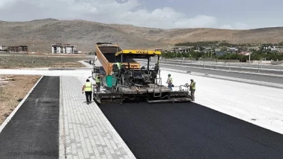 Selçuklu Belediyesi 2024 yılı asfalt ve altyapı sezonunu sıcak asfalt çalışmalarıyla açtı