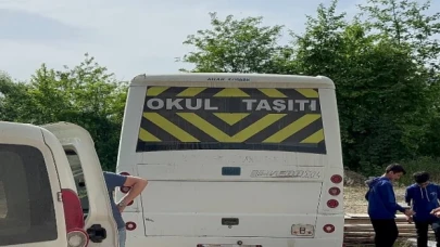 Servis sürücüsü, öğrencilerle birlikte polisten kaçtı