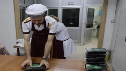 Sivas’ta taziye evlerine yemek ikramı başladı