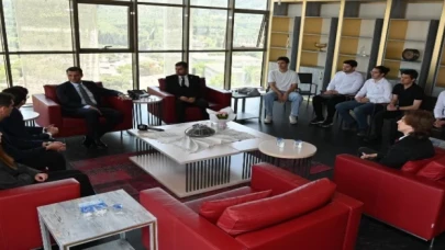 TEKNOFEST’e hazırlanan Manisalı gençlerden Başkan Zeyrek’e ziyaret