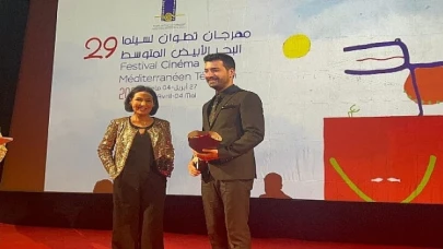 Ünlü oyuncu Mert Altınışık’tan Fas çıkartması