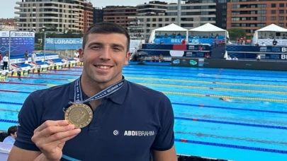 Abdi İbrahim’in ana sponsoru olduğu rekortmen milli yüzücü Emre Sakcı’dan, Türkiye’nin ilk Avrupa Şampiyonluğu!