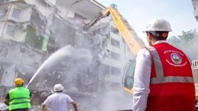 Avcılar’da Metruk Binaların Yıkımına Başlandı