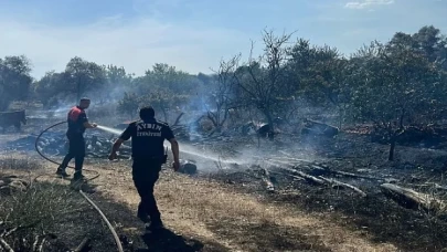 Aydın Büyükşehir Belediyesi İtfaiyesi, bugün öğle saatlerinde Efeler’in Umurlu Mahallesi’nde çıkan arazi yangınına kısa sürede müdahale ederek bir facianın önüne geçti