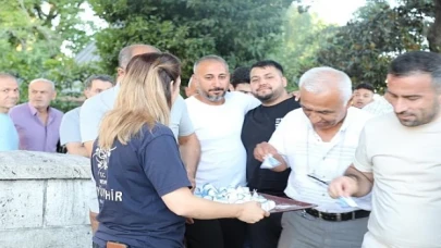 Aydın Büyükşehir Belediyesi, Kurban Bayramı dolayısıyla bayram namazı sonrası vatandaşlarla bayramlaştı