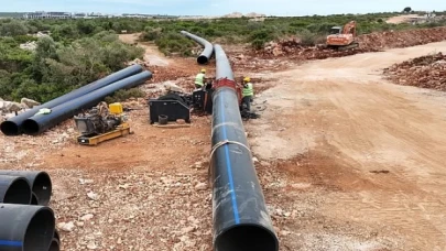 Aydın Büyükşehir Belediyesi Su ve Kanalizasyon İdaresi Genel Müdürlüğü (ASKİ) ekipleri Didim’de yürüttükleri altyapı çalışmalarına hız kesmeden devam ediyor