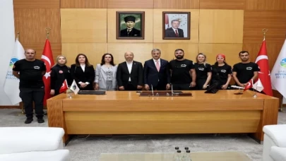 Başkan Alemdar çalışma arkadaşlarıyla bayramlaştı