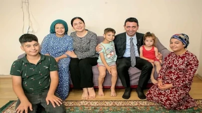 Başkan Önal, bayram ziyaretlerinde evlere konuk oldu