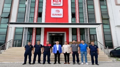 Başkan Sami Er vatandaş ve görev başındaki personelle bayramlaştı