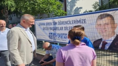 Başkan Sezer, sınava giren öğrencileri yalnız bırakmadı