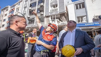 Başkan Tugay patlamanın yaşandığı bölgede inceleme yaptı, yaralıları ziyaret etti “Yaralarımızı saracağız”